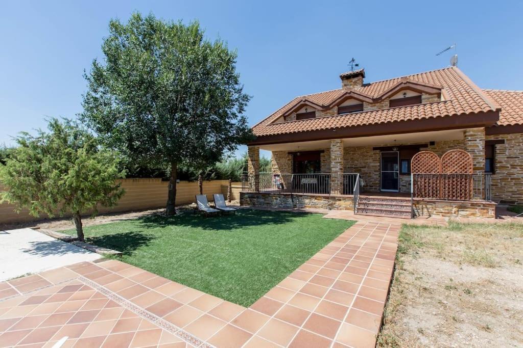 Los Rosales De Venturada Exterior photo